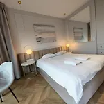 Vipwarsawapartments Sapphire Mennica * Varşova