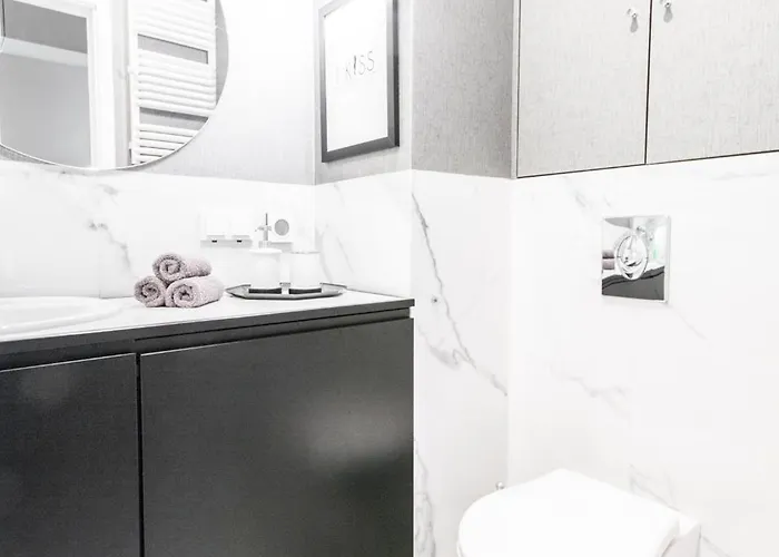 Vipwarsawapartments Sapphire Mennica شقة وارسو