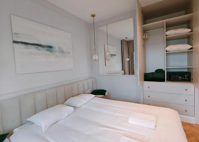 Vipwarsawapartments Sapphire Mennica شقة *