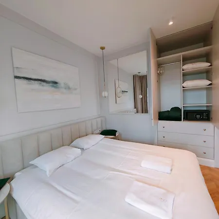 Vipwarsawapartments Sapphire Mennica Lejlighed *